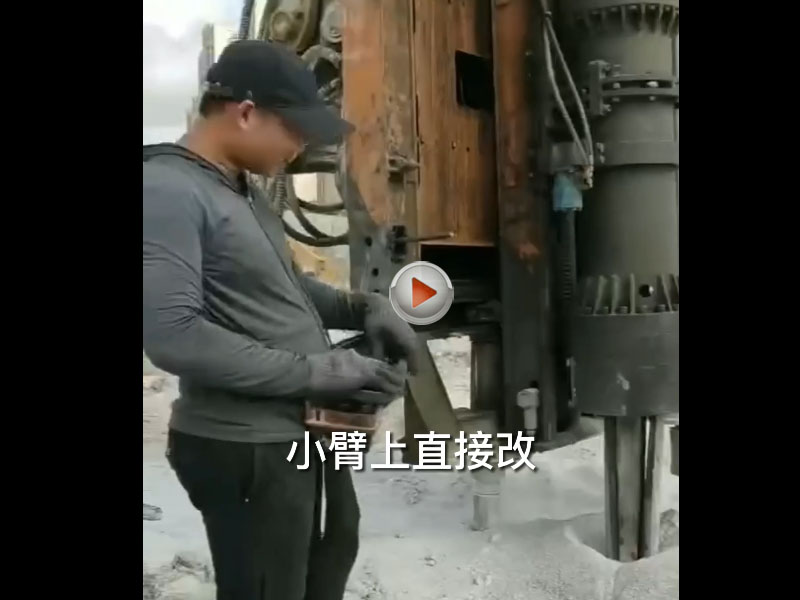 挖機怎么改裝成巖石鉆裂機？